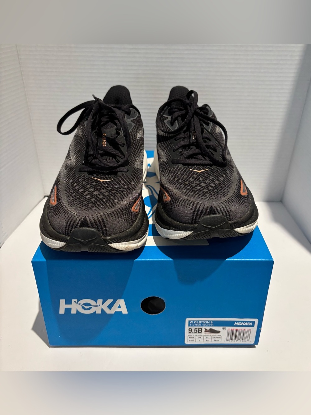 Hoka One One Clifton 9 1127896 BCPPR Womens SZ 9.5B Black Knit Athletic Sneaker